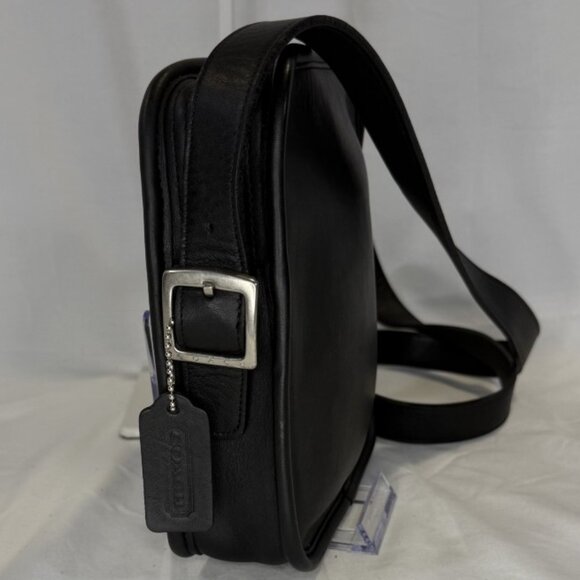 Vintage Coach Camera Crossbody Leather Bag, 9817, Made in USA (1999) - Picture 4 of 11
